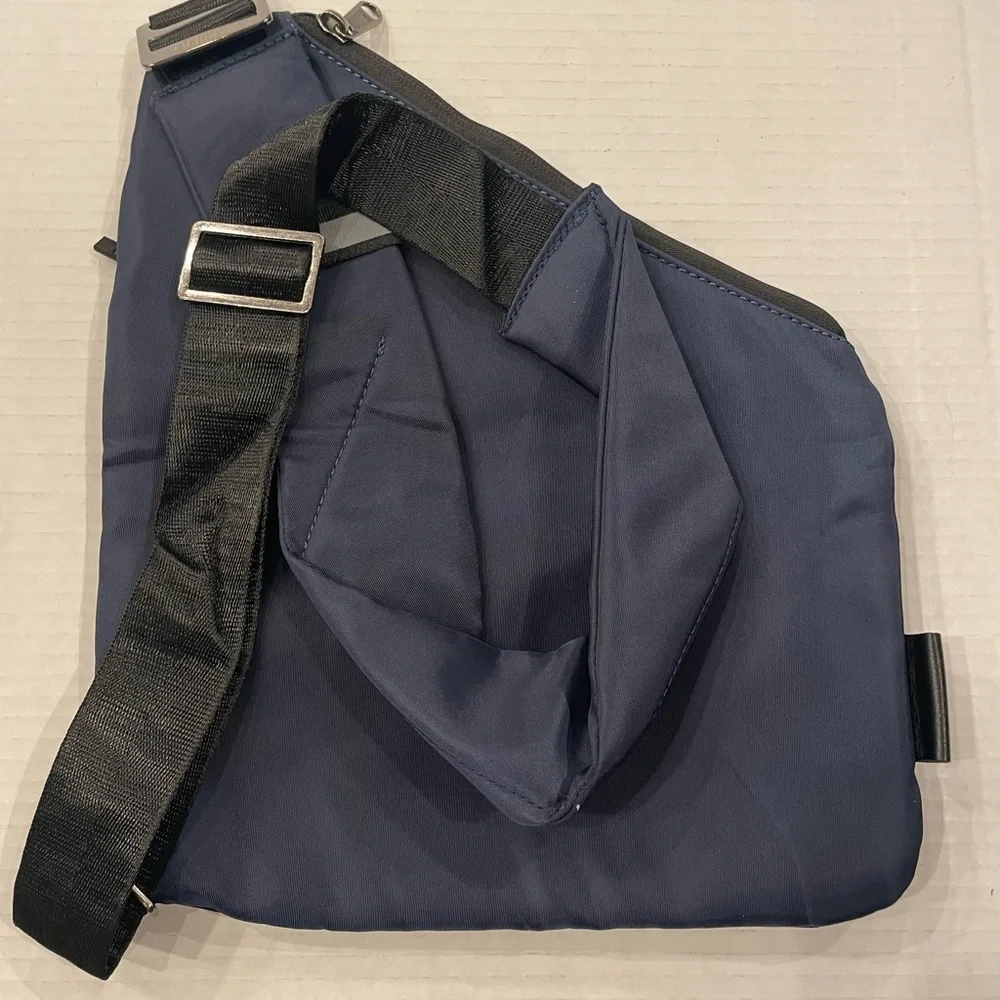 WANDER+ Anti Theft Crossbody Bag, - Navy (NEW WITH TAGS - Picture 2 of 6